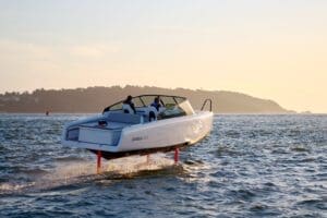 Elektrisches High-Tech-Boot setzt neuen Rekord mit 483 Meilen in 24 Stunden